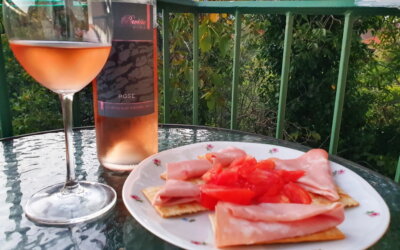 Rosé na balkončiću #6: hvarski rosé Pavičić, prvo izdanje – a već na dobrom putu!