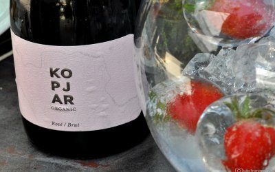 Najbolje ocijenjeni pjenušac Salona pjenušavih vina je: Kopjar – Organic Rosé!