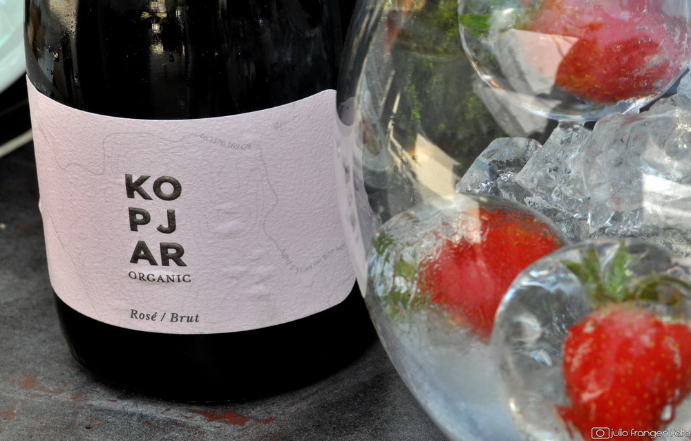 Najbolje ocijenjeni pjenušac Salona pjenušavih vina je: Kopjar – Organic Rosé!