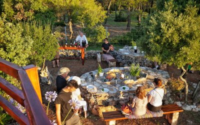 Riječ, dvije o sljubljivanju autohtonog bilja i vina u vrtu Fjori Fôra na Hvaru!