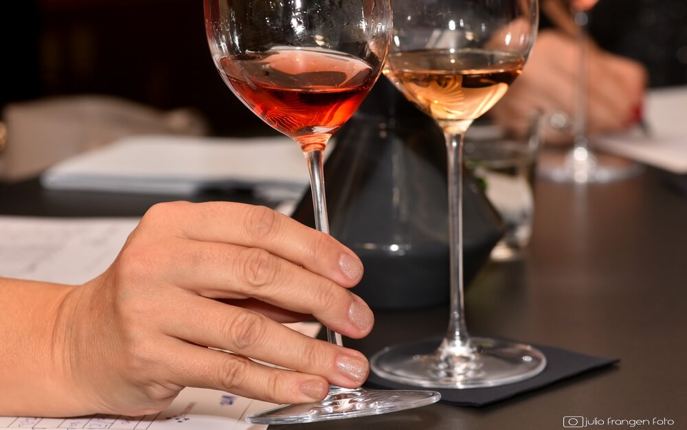 Vinske zvijezde 2023 #6: Pjenušava vina za blagdanski stol – 4 ružičasta pjenušava ljepotana!
