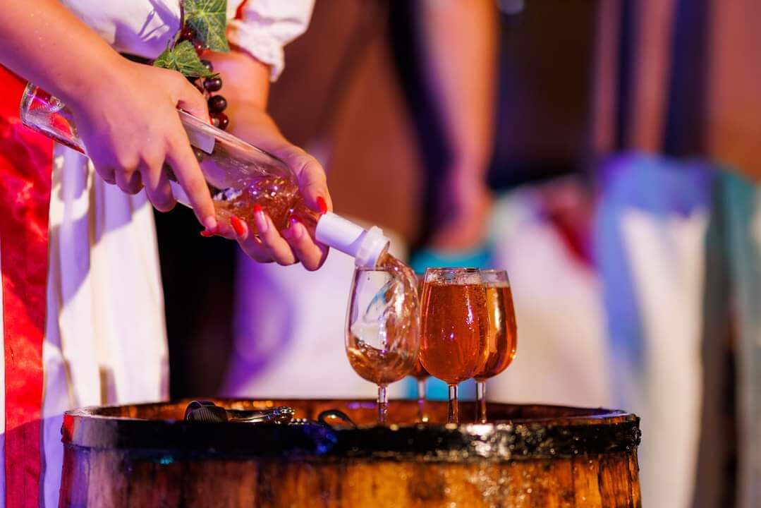 Ružica Vinodola 2025: Tradicija, zabava i vinska čarolija ovog vikenda u srcu vinorodnog Novog Vinodolskog!