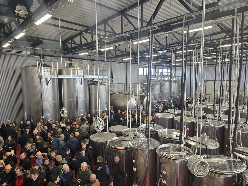 U Baranji se pišu velike vinske priče – u Zmajevcu otvorena nova vinarija Josić!