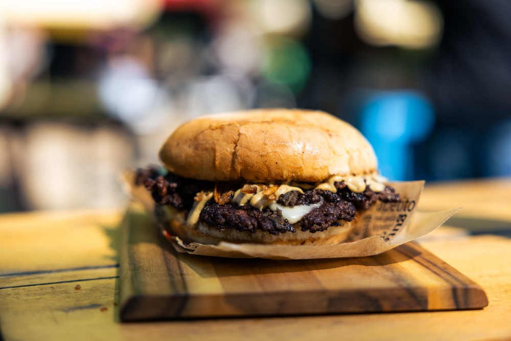 Evo zašto je Burger Festival i dalje jedan od najvažnijih društvenih rituala zagrebačke jeseni!
